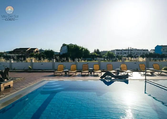 Ξενοδοχείο με διαμερίσματα Del Sol Corfu 4*
