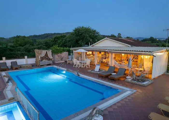 Ξενοδοχείο με διαμερίσματα Del Sol Corfu 4*