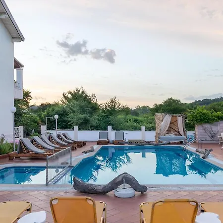 アパートホテル Del Sol Corfu