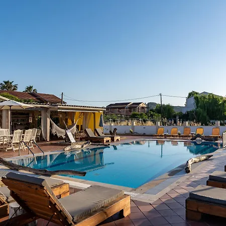 アパートホテル Del Sol Corfu